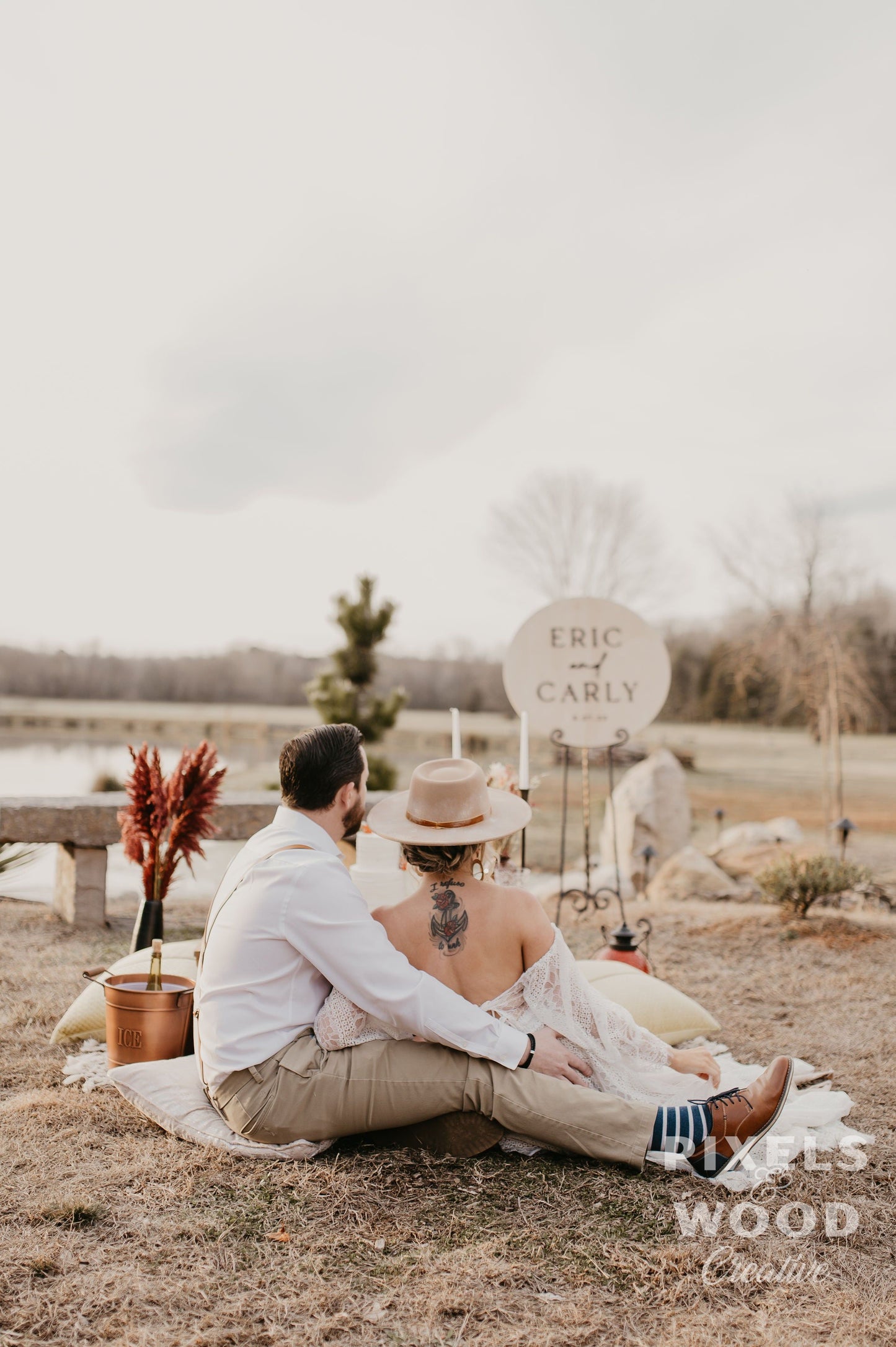 3D Round Wedding Couples Sign