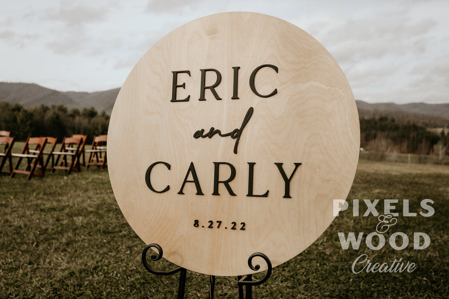 3D Round Wedding Couples Sign
